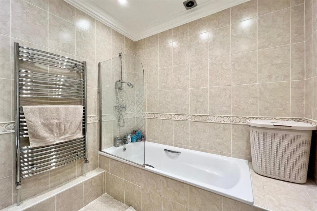 3 bedroom apartment for sale in Altenbrook, Harrop Road, Hale, WA15